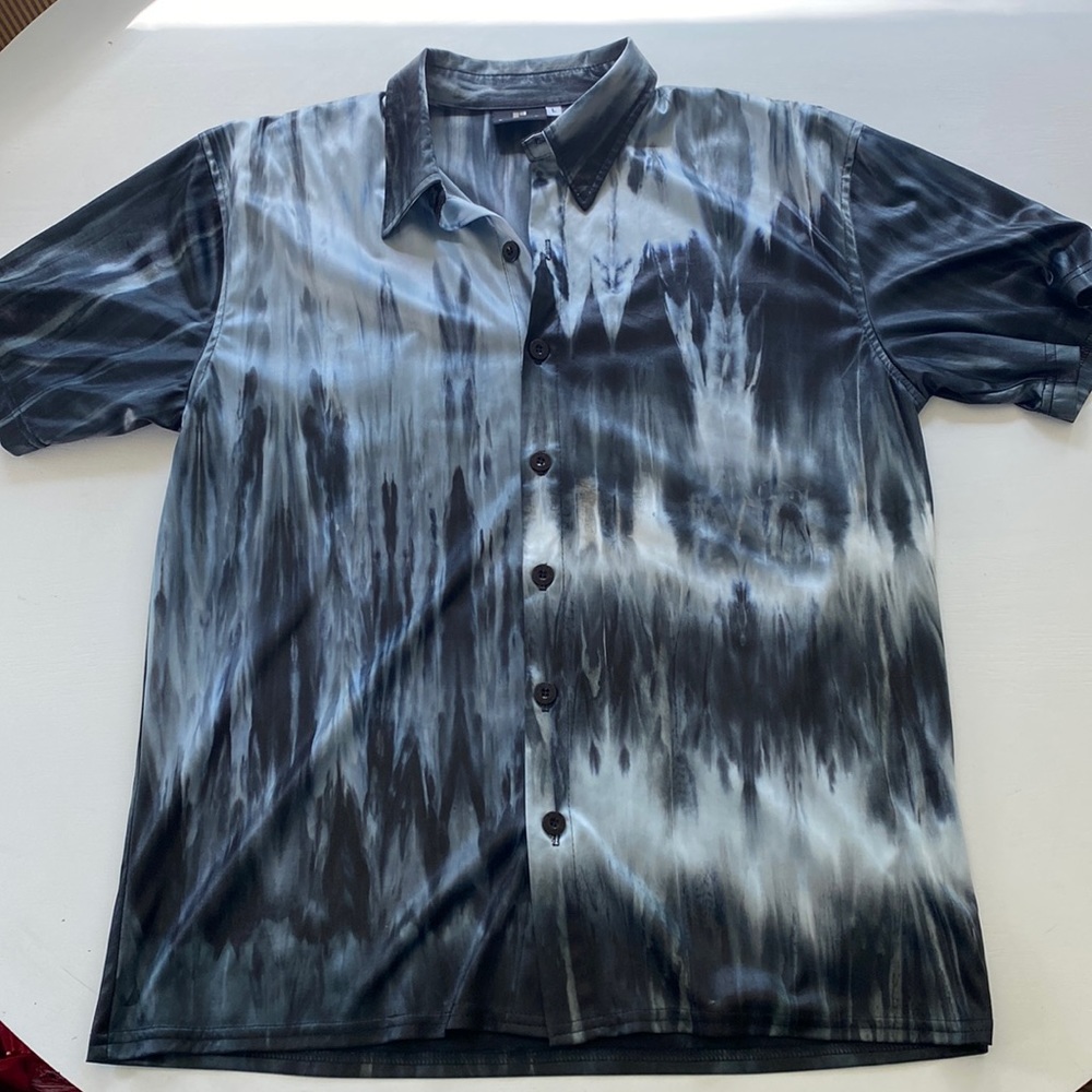 Men’s silky satin 90s/Y2K vintage black and grey tie dye party shirt